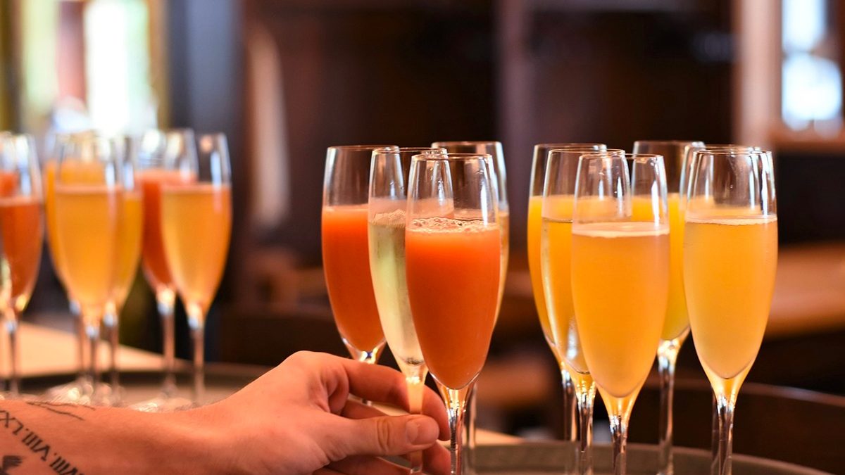 Flûte à champagne en plastique : comment choisir des verres jetables élégants pour vos célébrations